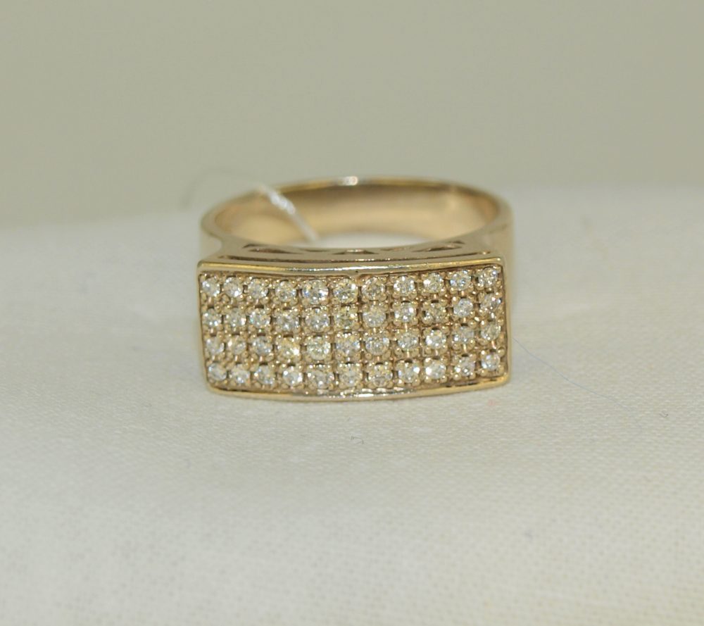 Золота ломбард кольцо. Ломбард Алмаз. Бриллианты от ломбард. Ломбард кольцо Ереван 1983 года.